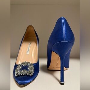 MANOLO BLAHNIK
Hangisi 105 Satin Heel